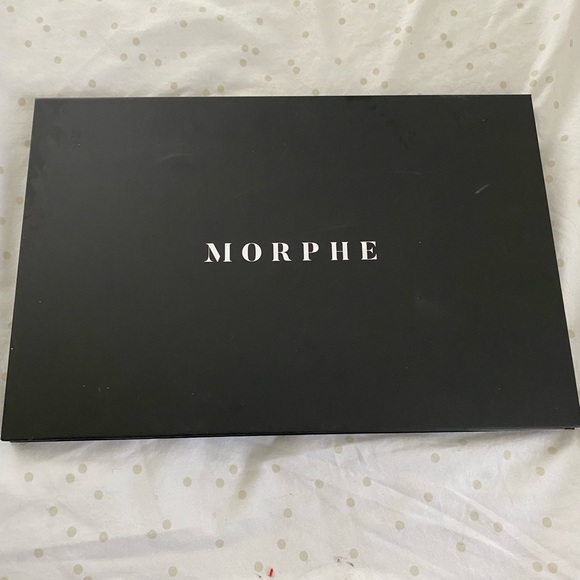 Morphe eyeshadow palette beautiful colors, NWOT, great palette - Picture 2 of 3